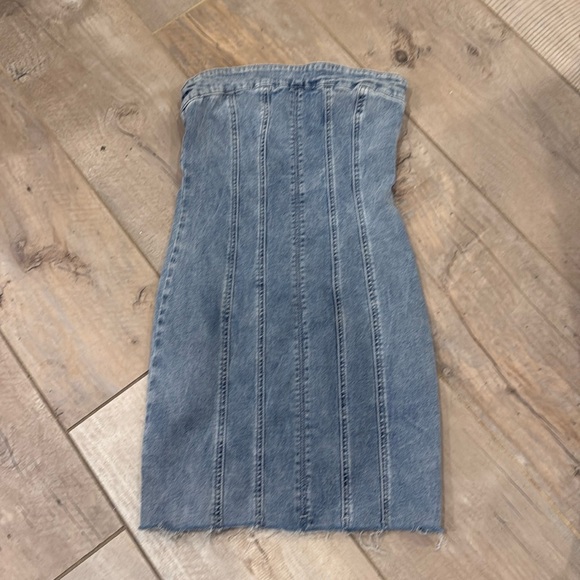 Princess Polly Dresses & Skirts - NWT Women’s Princess Poly Denim Light Wash Bodycon Raw Edge Stretchy Mini Dress
